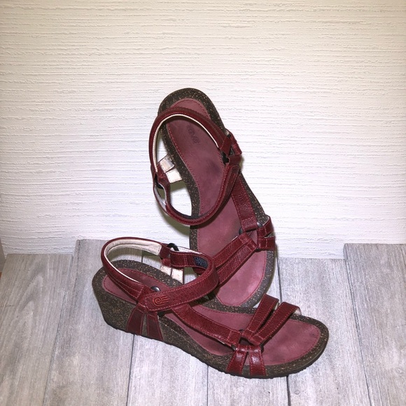 cabrillo cylinder heeled booties